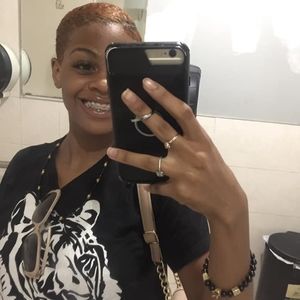 Meet your Posher, Lizzie